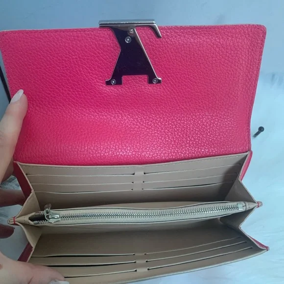 Authentic Louis Vuitton Capucines wallet - Picture 11 of 17